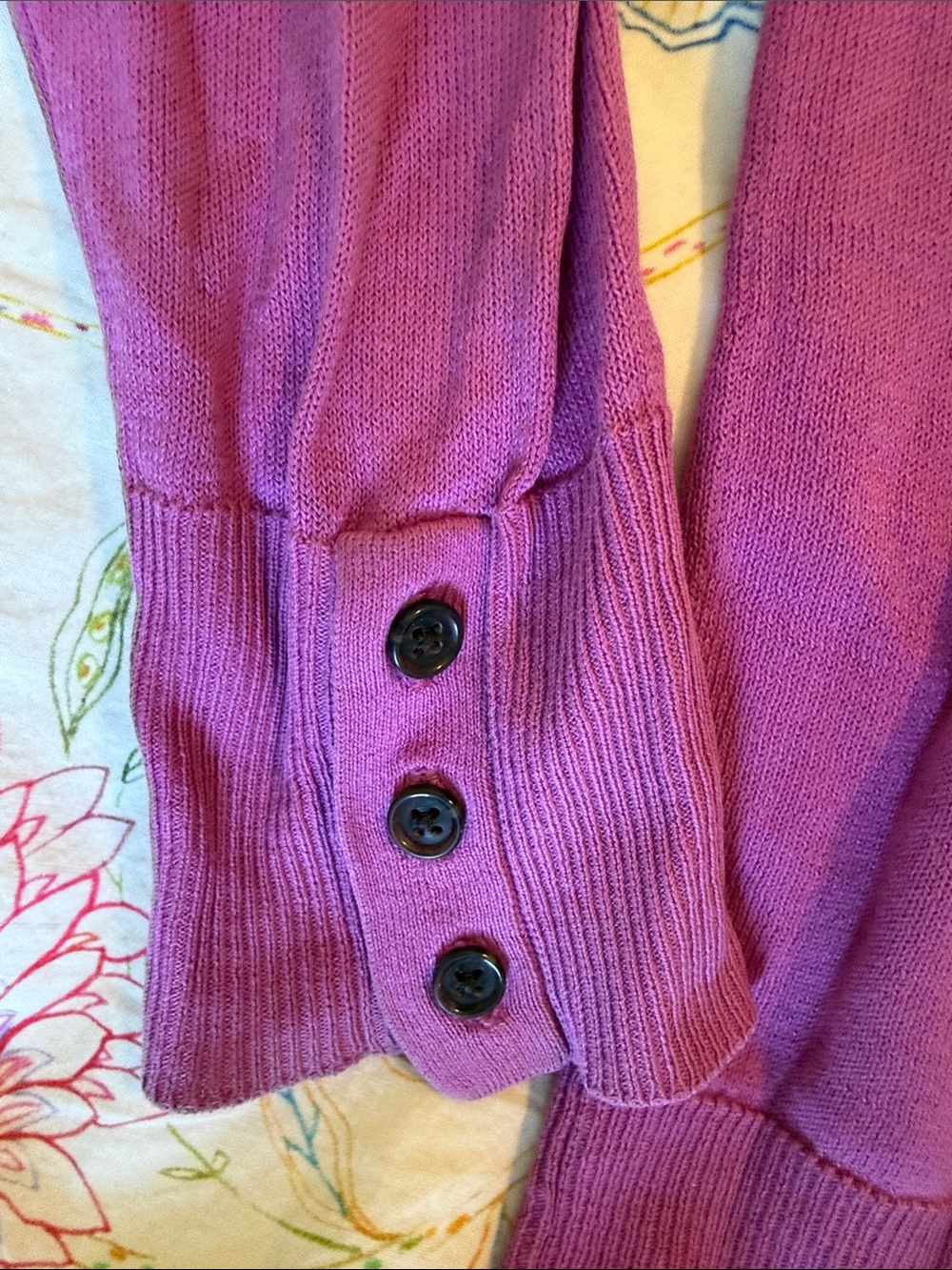Vintage GAP Women's Raspberry Button-Front V-Neck Cardigan - Picture 3 of 7